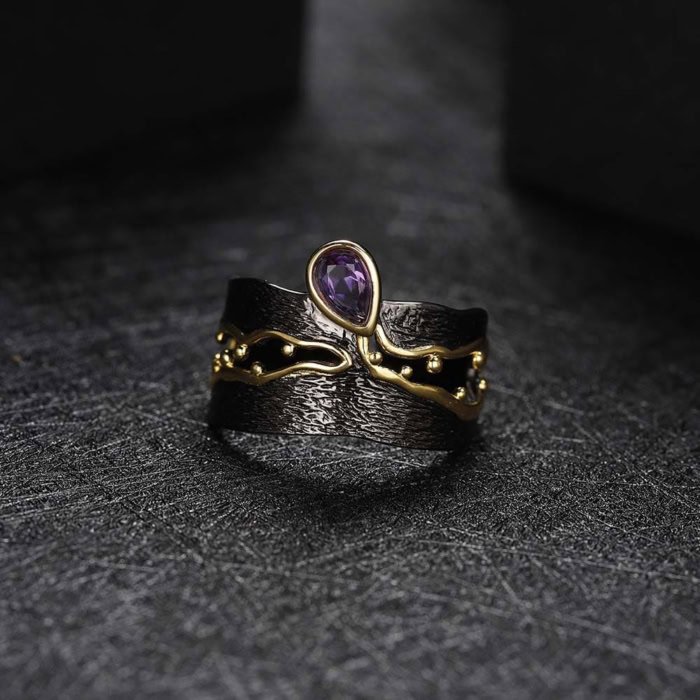 Schwarzer Ring mit Amethyst