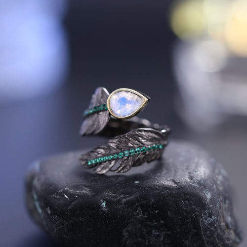 schwarze Leaf Ring mit Opal