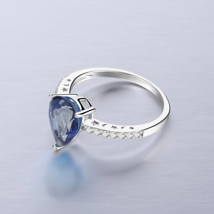 Engagement Ring mit Blauer Kristall