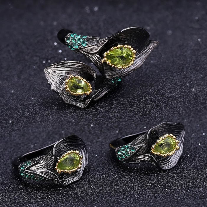 Schwarze Ohrringe mit Peridot